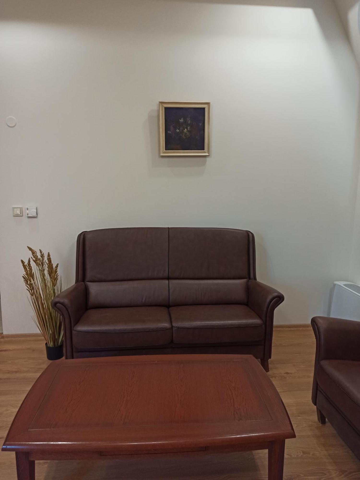 Hotel Хотел Театъръ Pleven Esterno foto