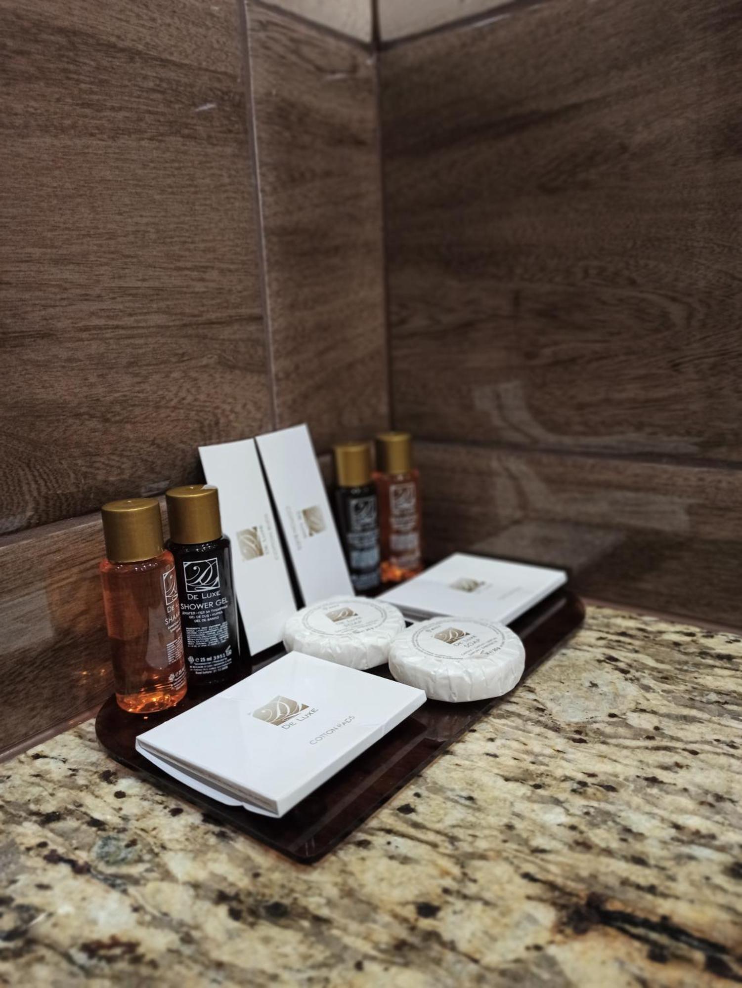 Hotel Хотел Театъръ Pleven Esterno foto
