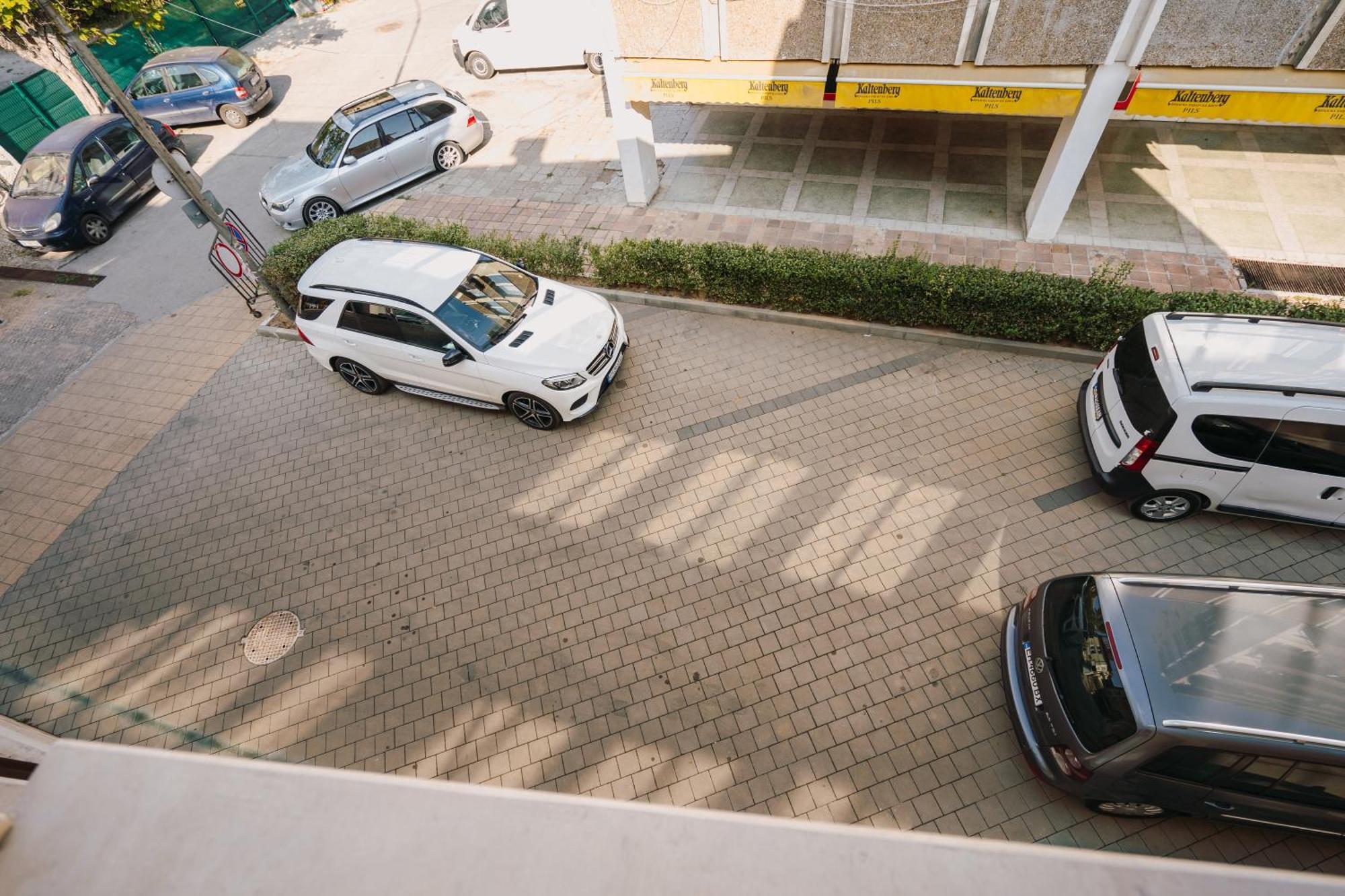 Hotel Хотел Театъръ Pleven Esterno foto