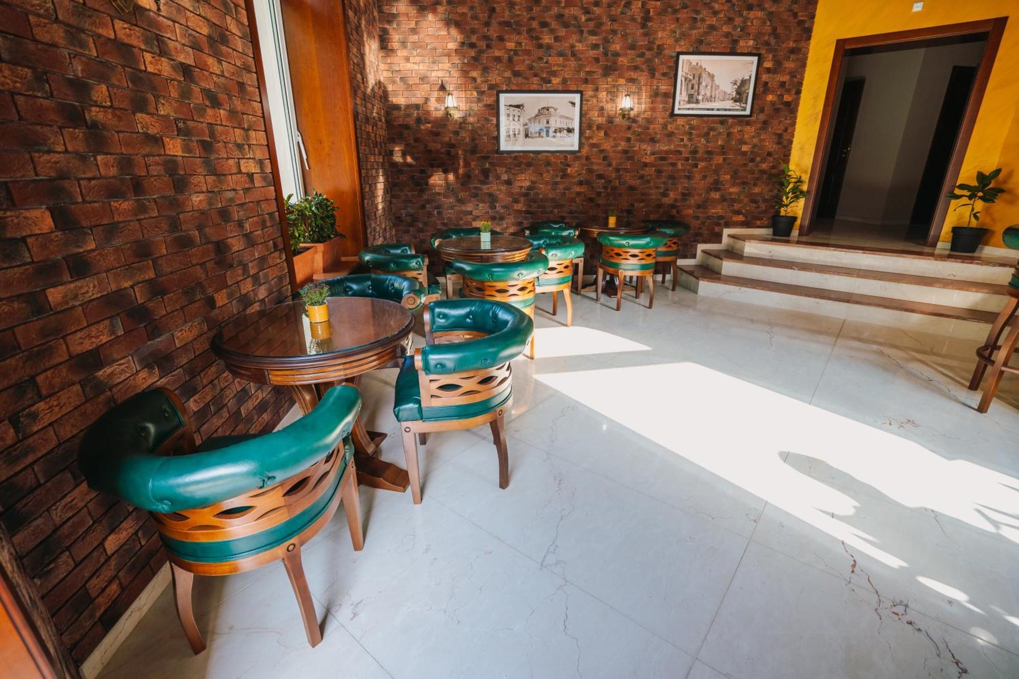Hotel Хотел Театъръ Pleven Esterno foto