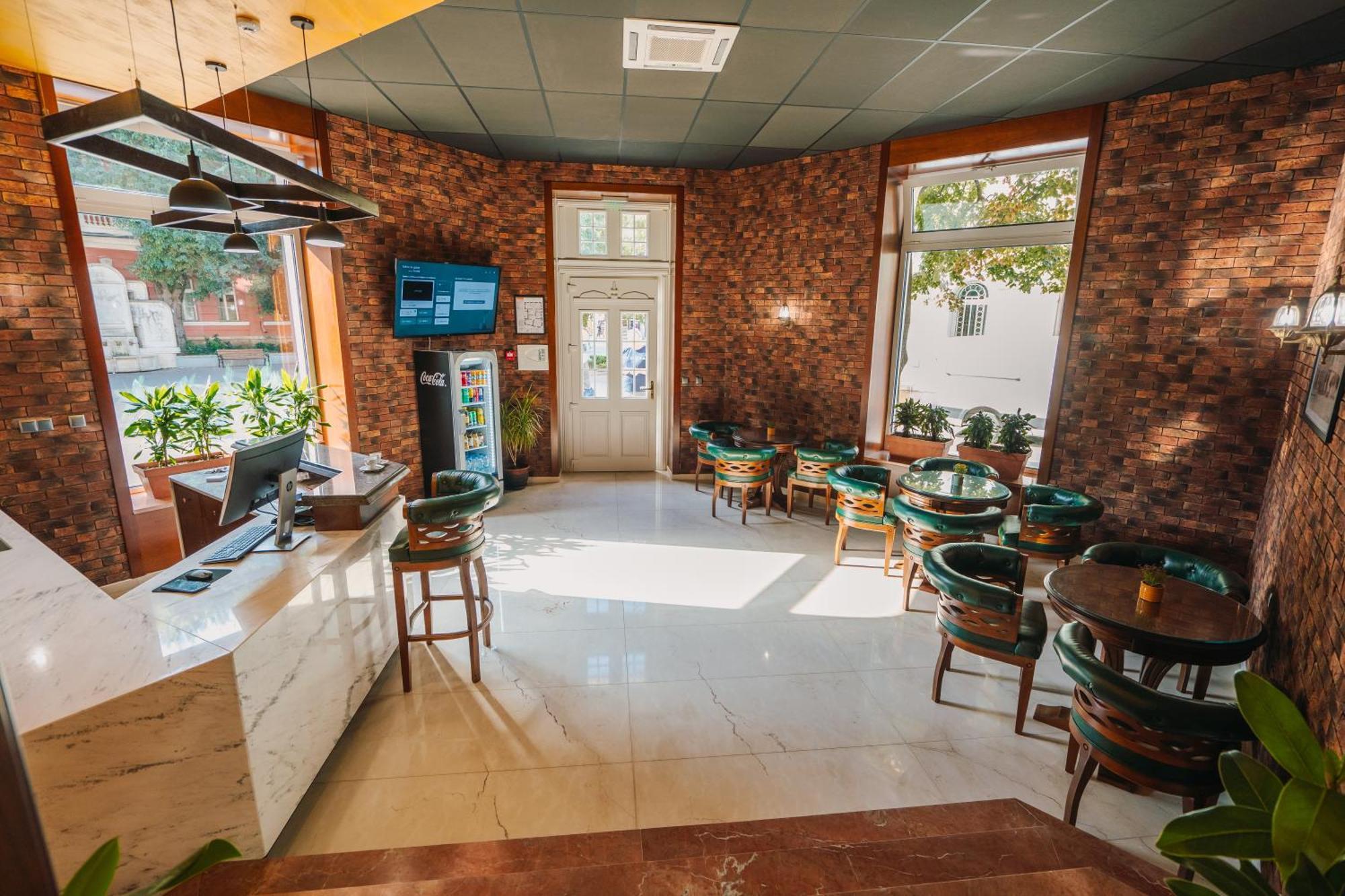 Hotel Хотел Театъръ Pleven Esterno foto