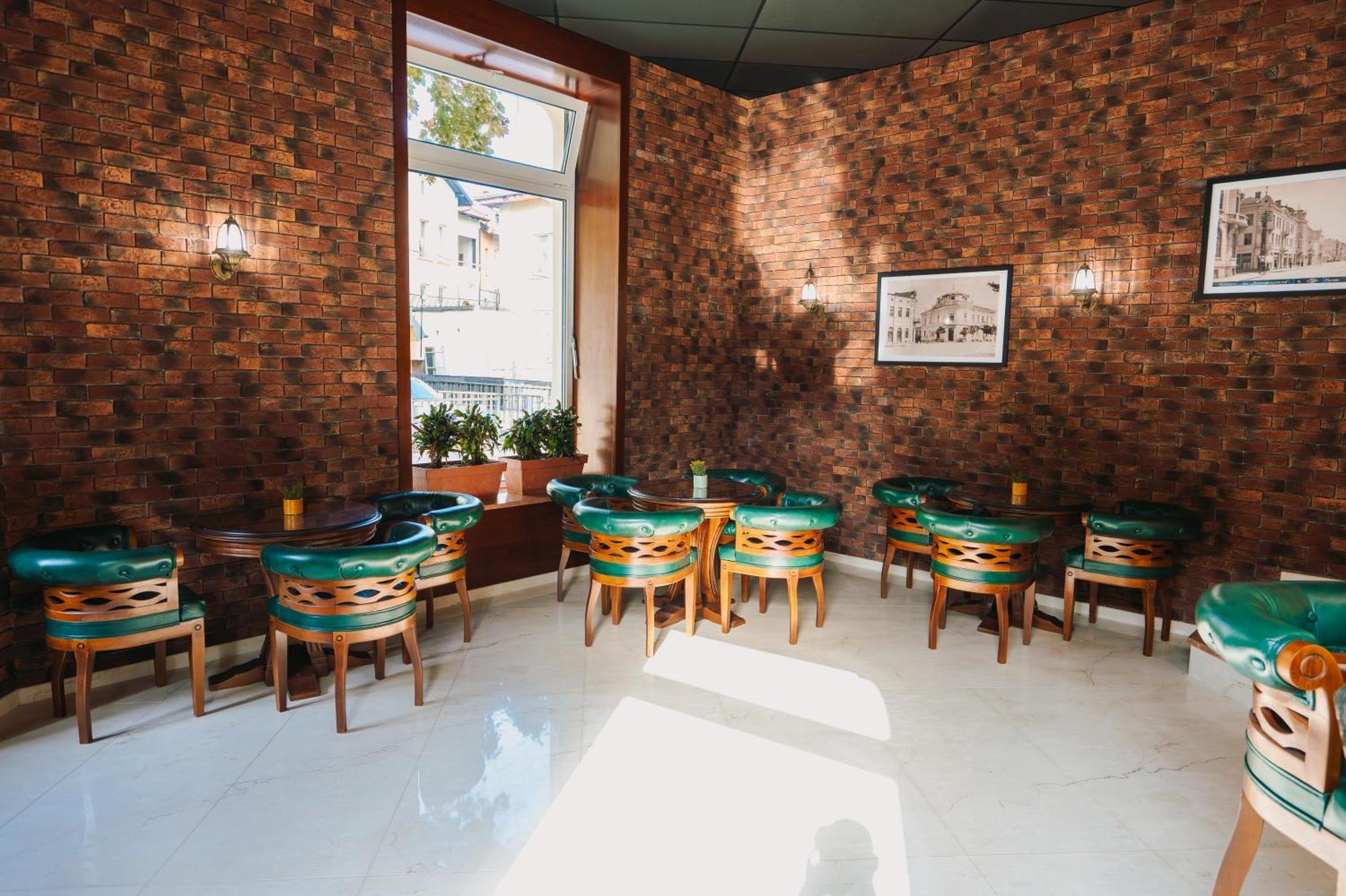 Hotel Хотел Театъръ Pleven Esterno foto