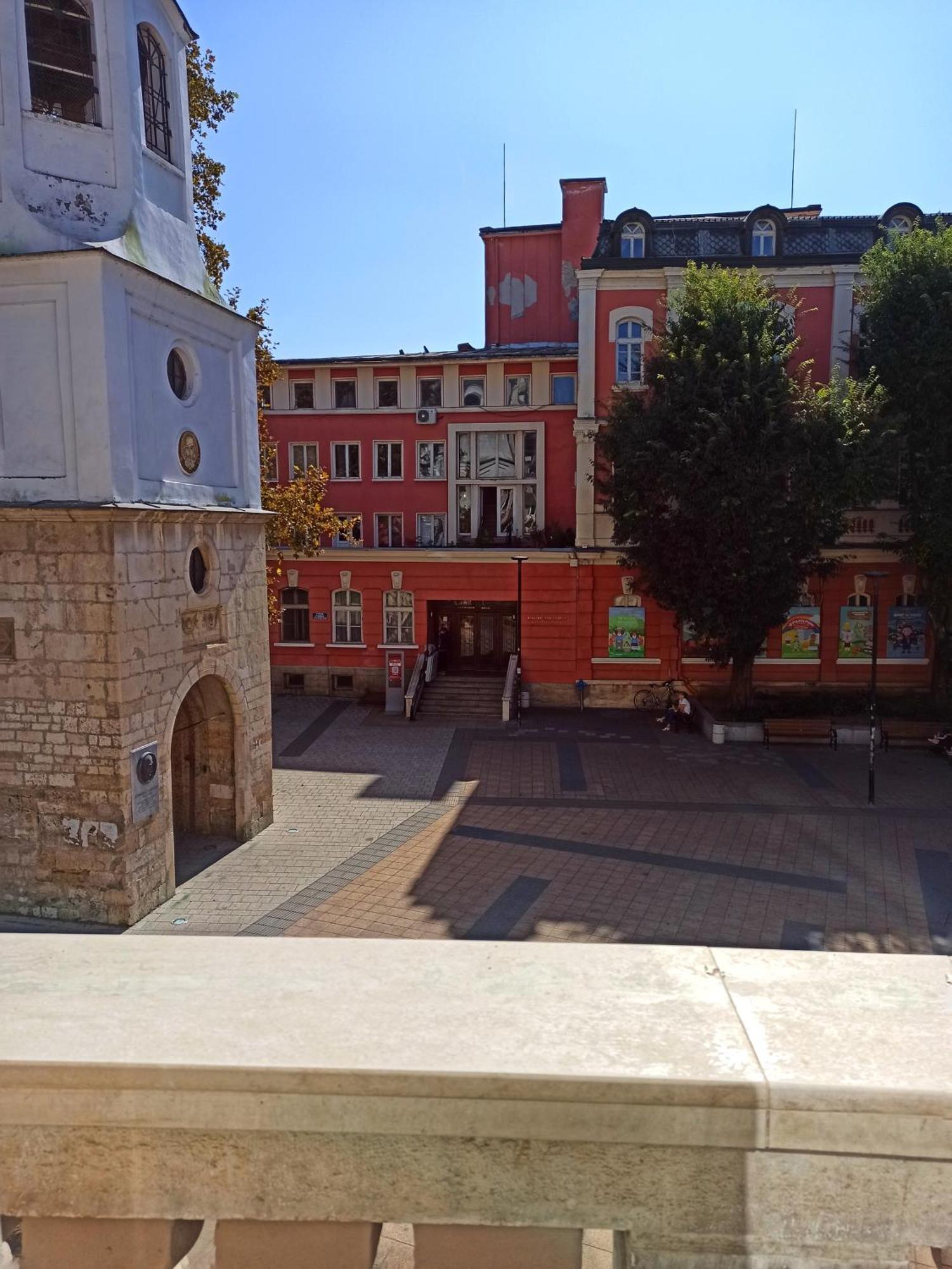 Hotel Хотел Театъръ Pleven Esterno foto